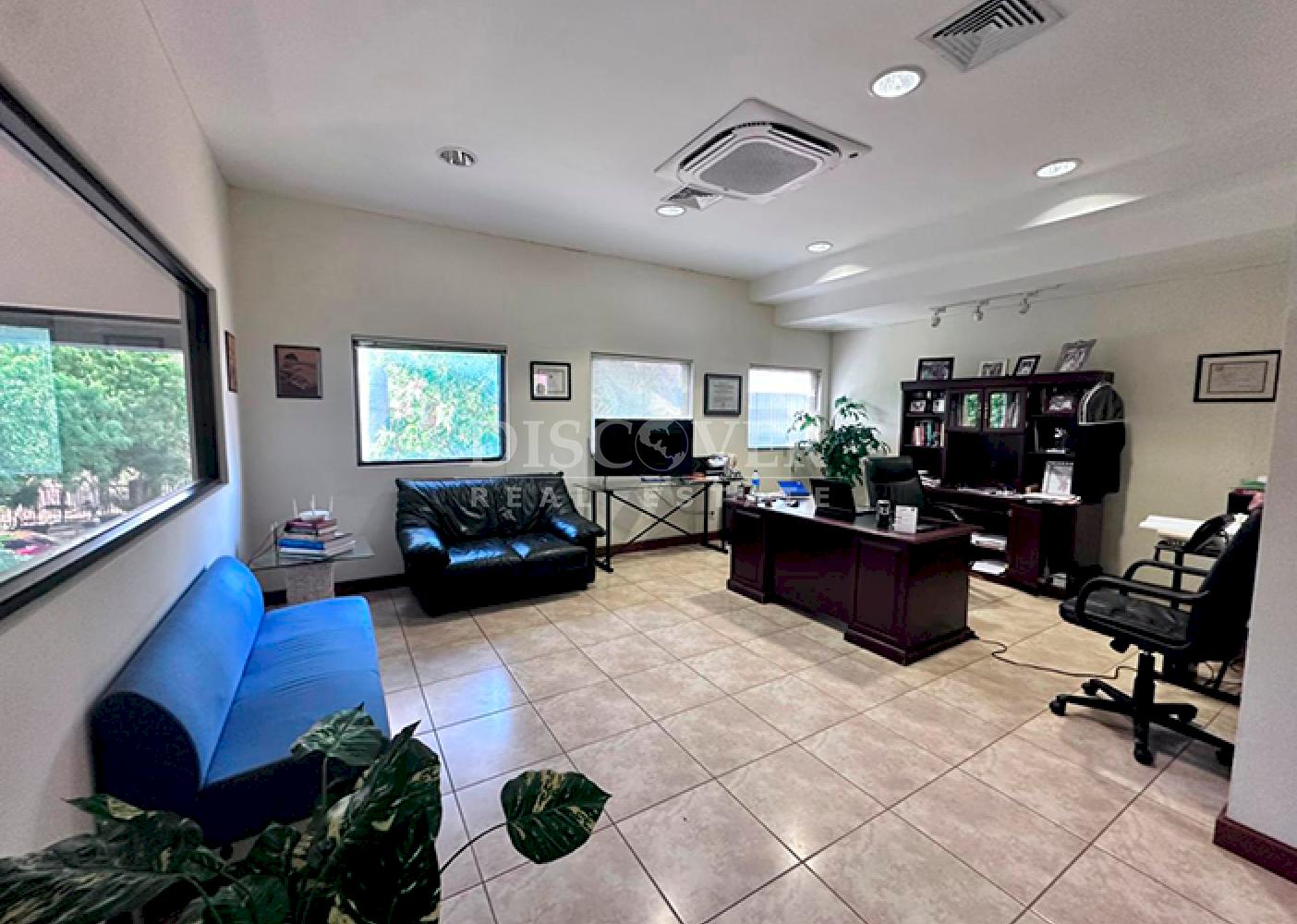  Office building for sale on Pista Suburbana