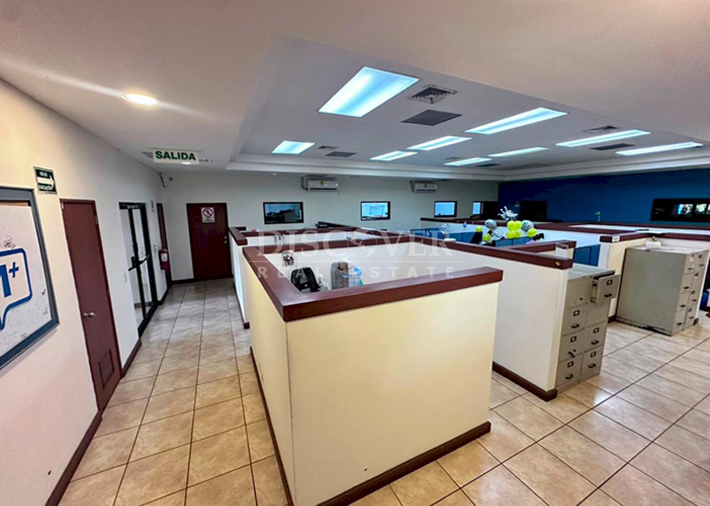  Office building for sale on Pista Suburbana