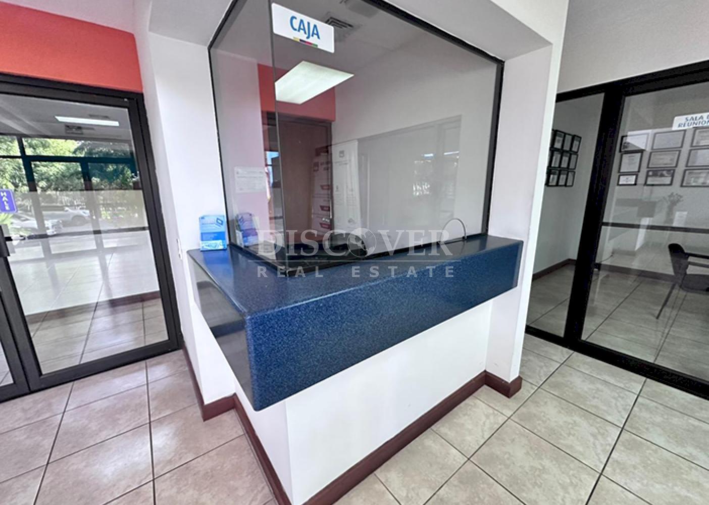  Office building for sale on Pista Suburbana