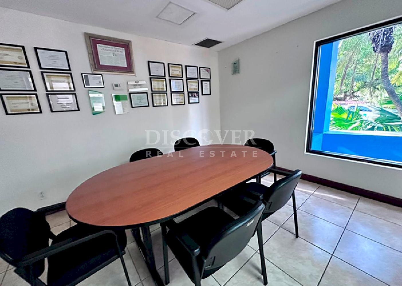  Office building for sale on Pista Suburbana