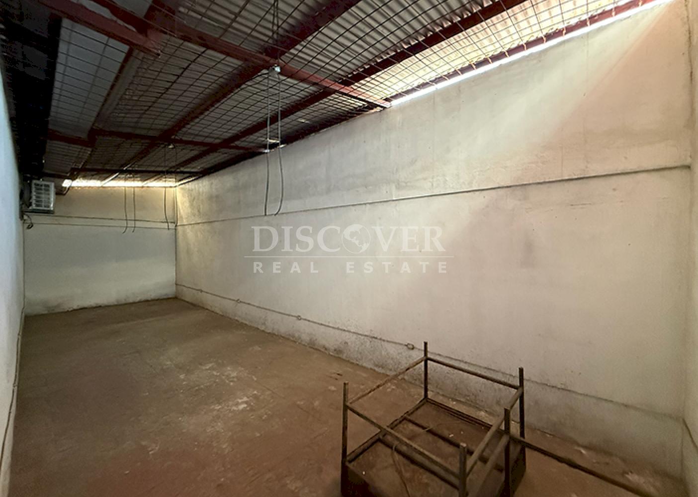 House for sale in Bolonia - Excellent commercial location