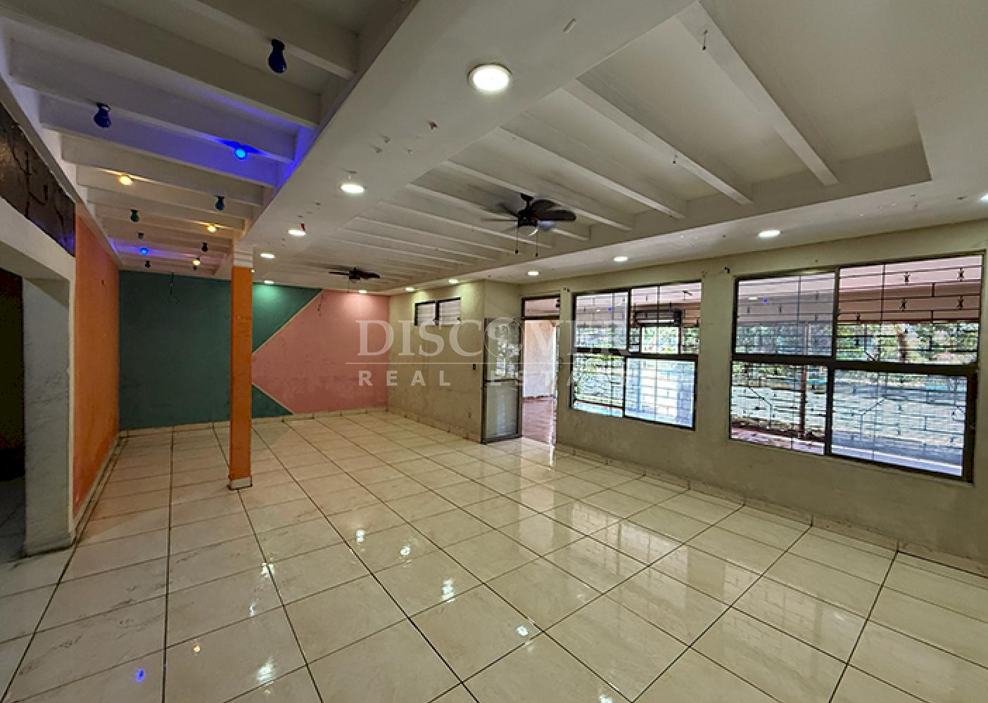 House for sale in Bolonia - Excellent commercial location