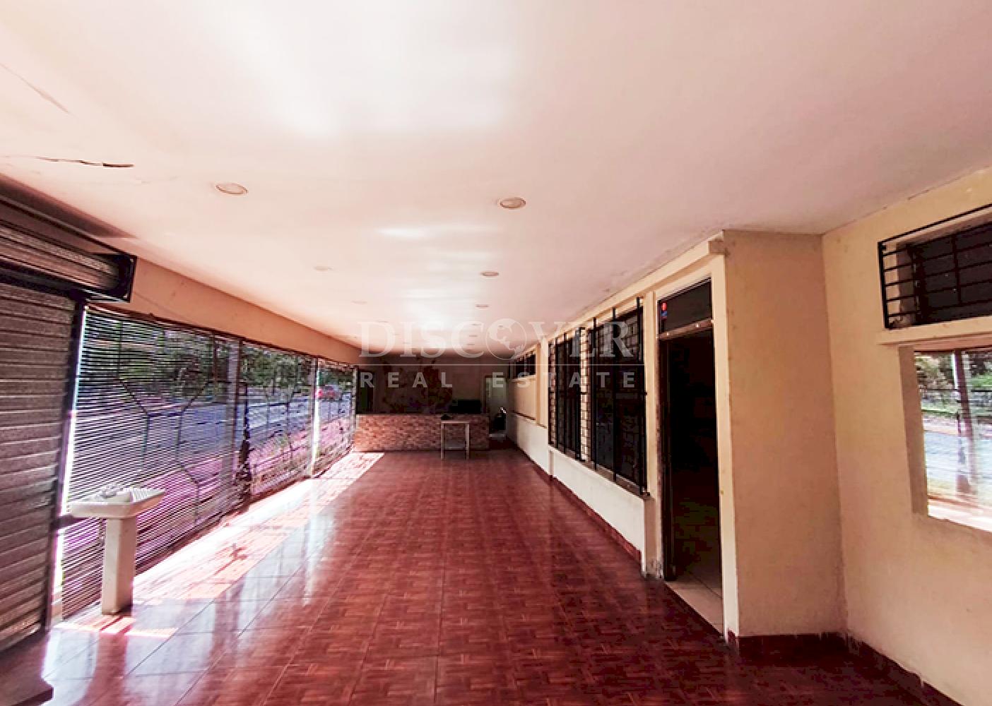House for sale in Bolonia - Excellent commercial location