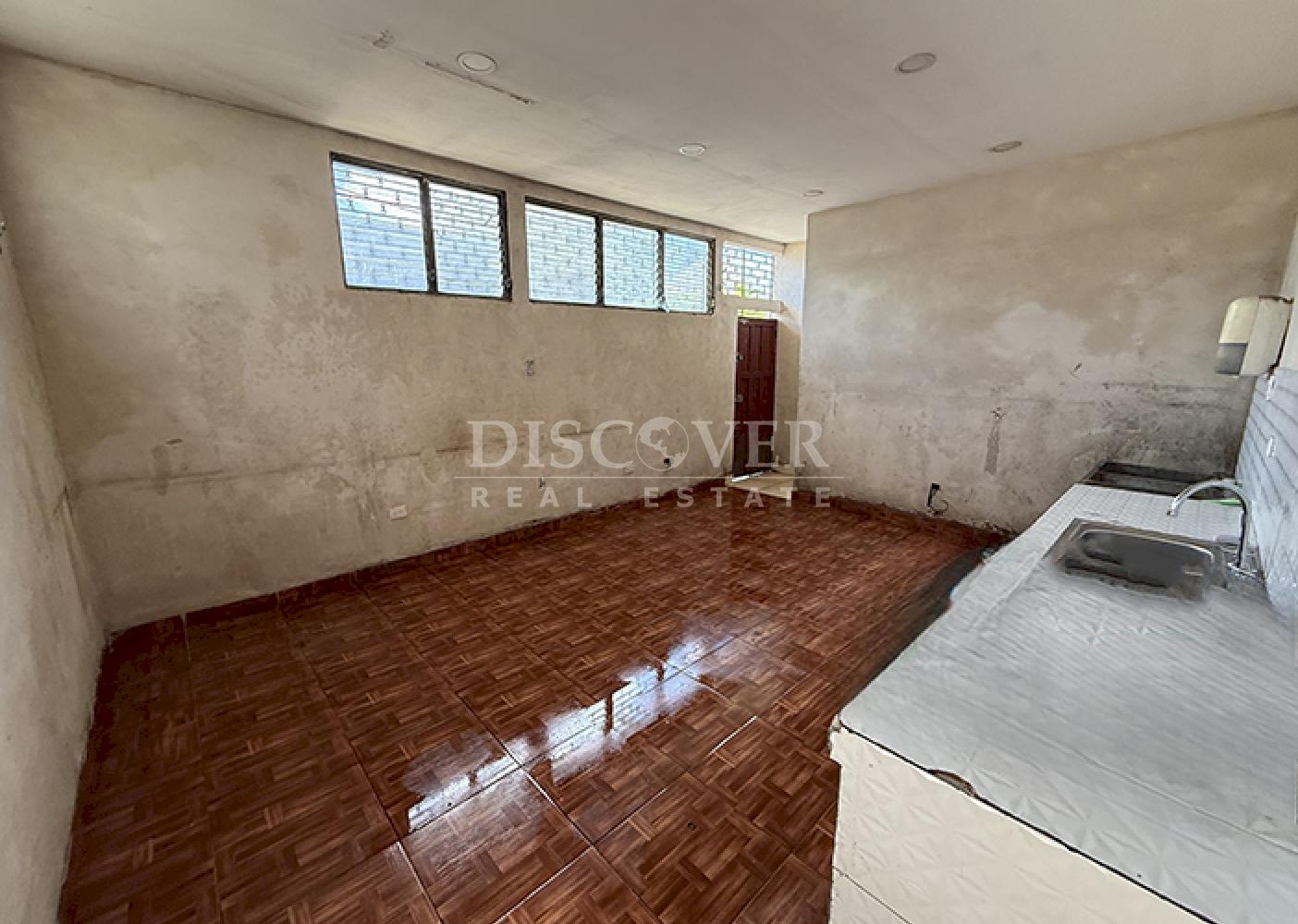 House for sale in Bolonia - Excellent commercial location