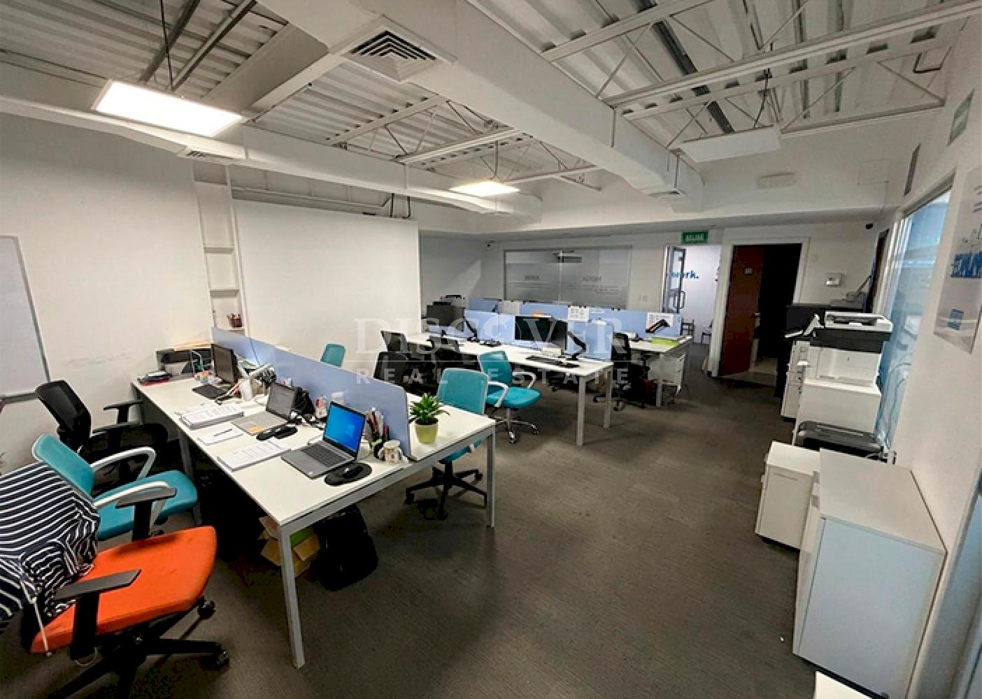  Office space for sale in a corporate building on Pista Suburbana