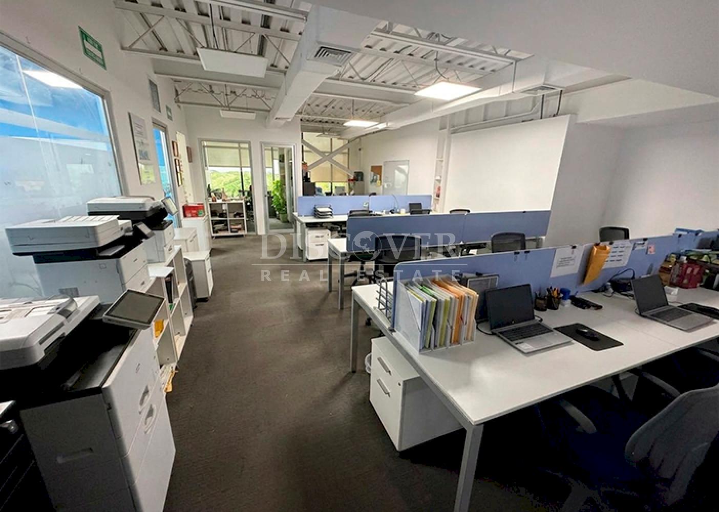  Office space for sale in a corporate building on Pista Suburbana