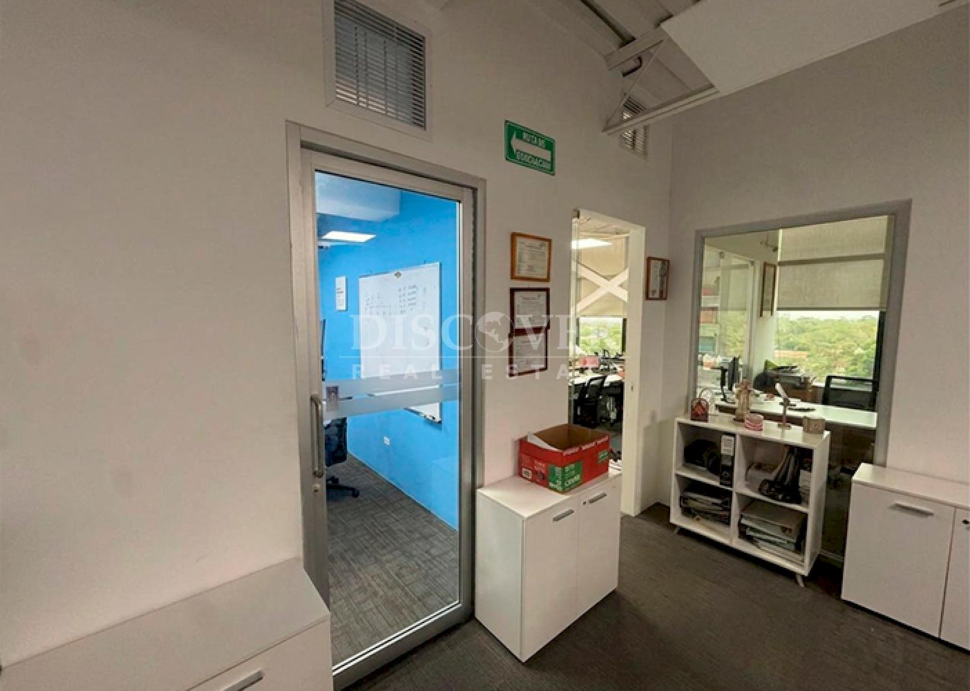  Office space for sale in a corporate building on Pista Suburbana