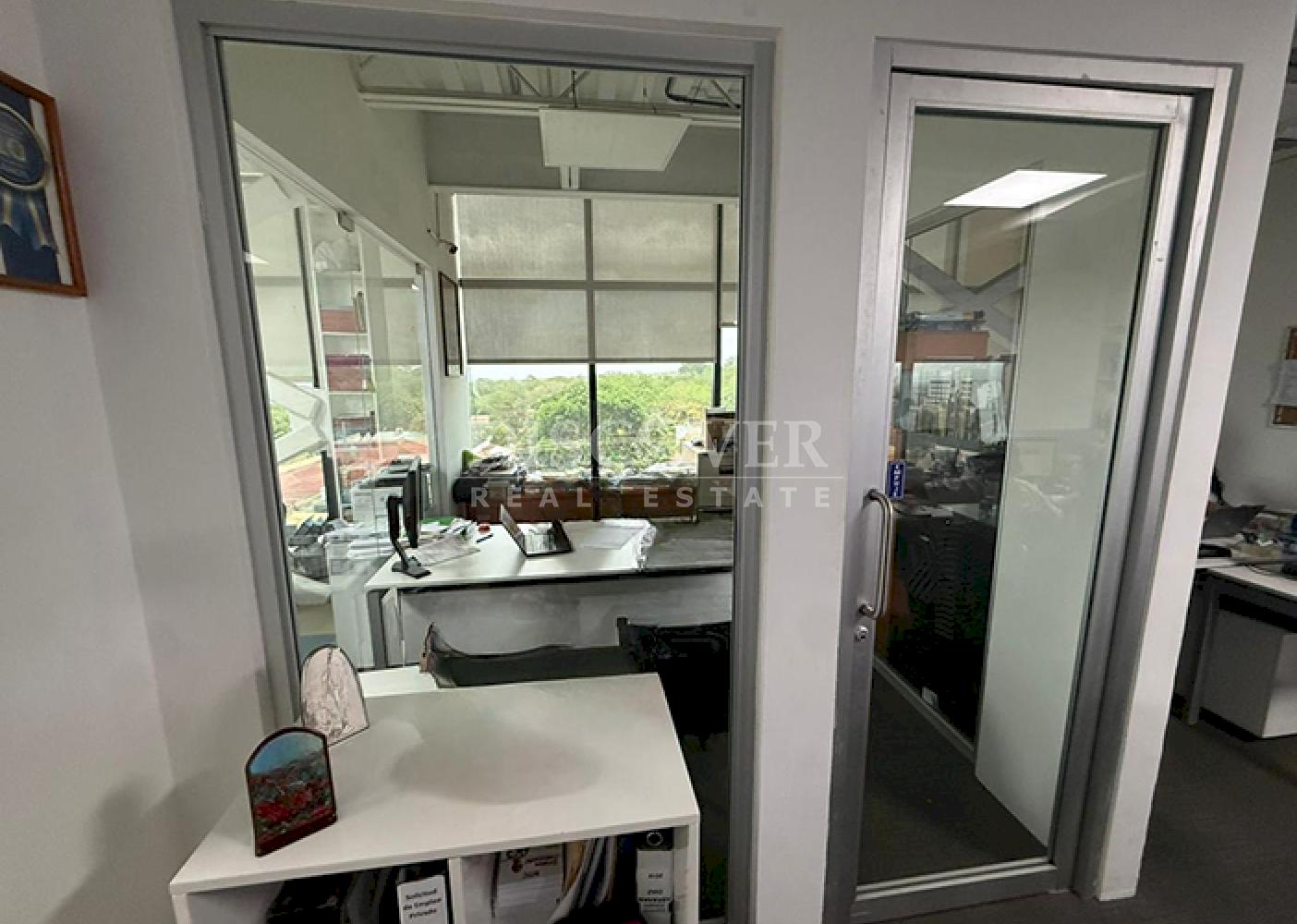  Office space for sale in a corporate building on Pista Suburbana