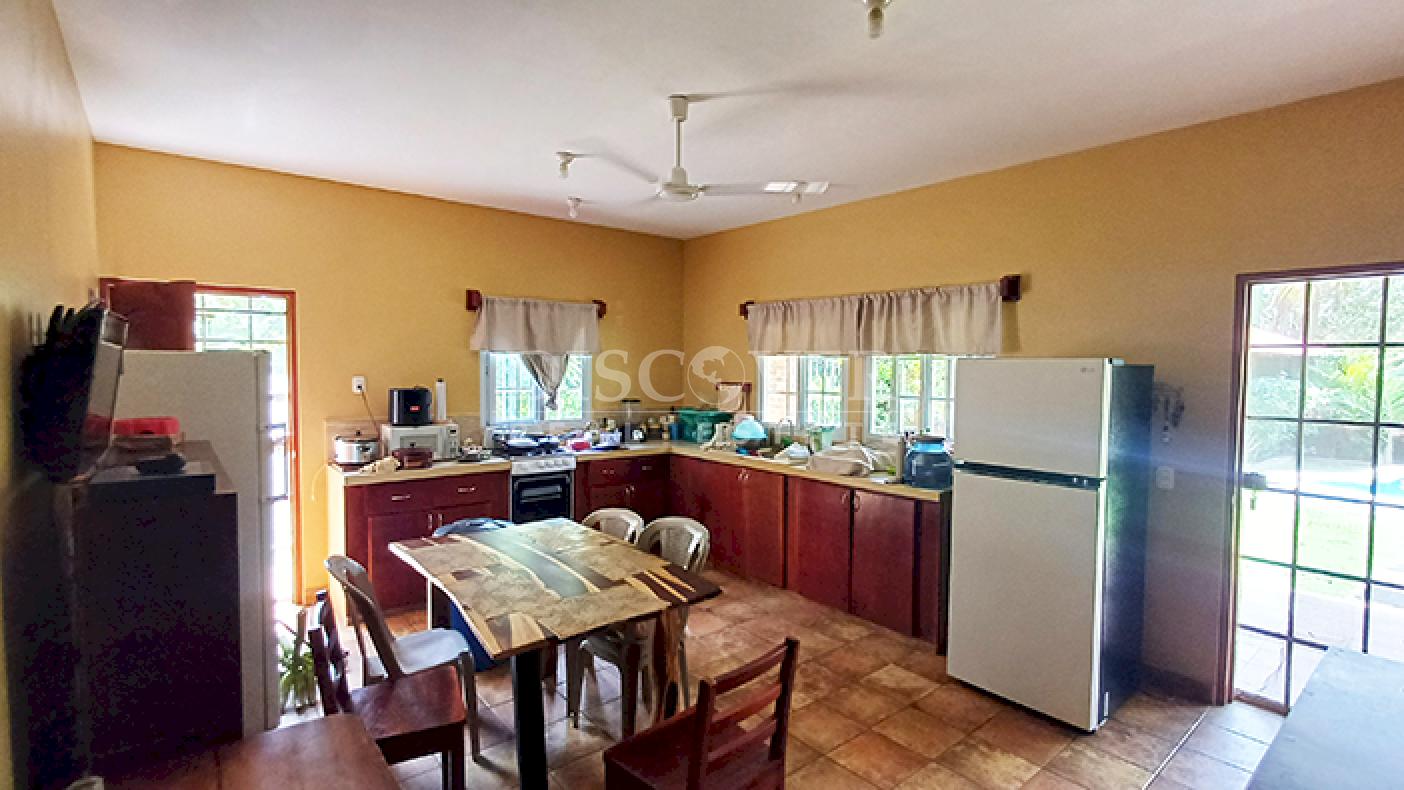House with a pool and business for sale in Masaya