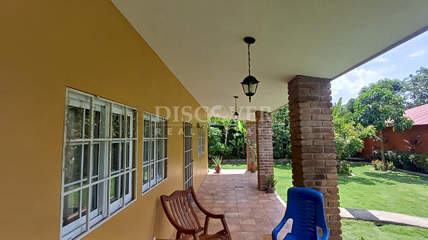 House with a pool and business for sale in Masaya