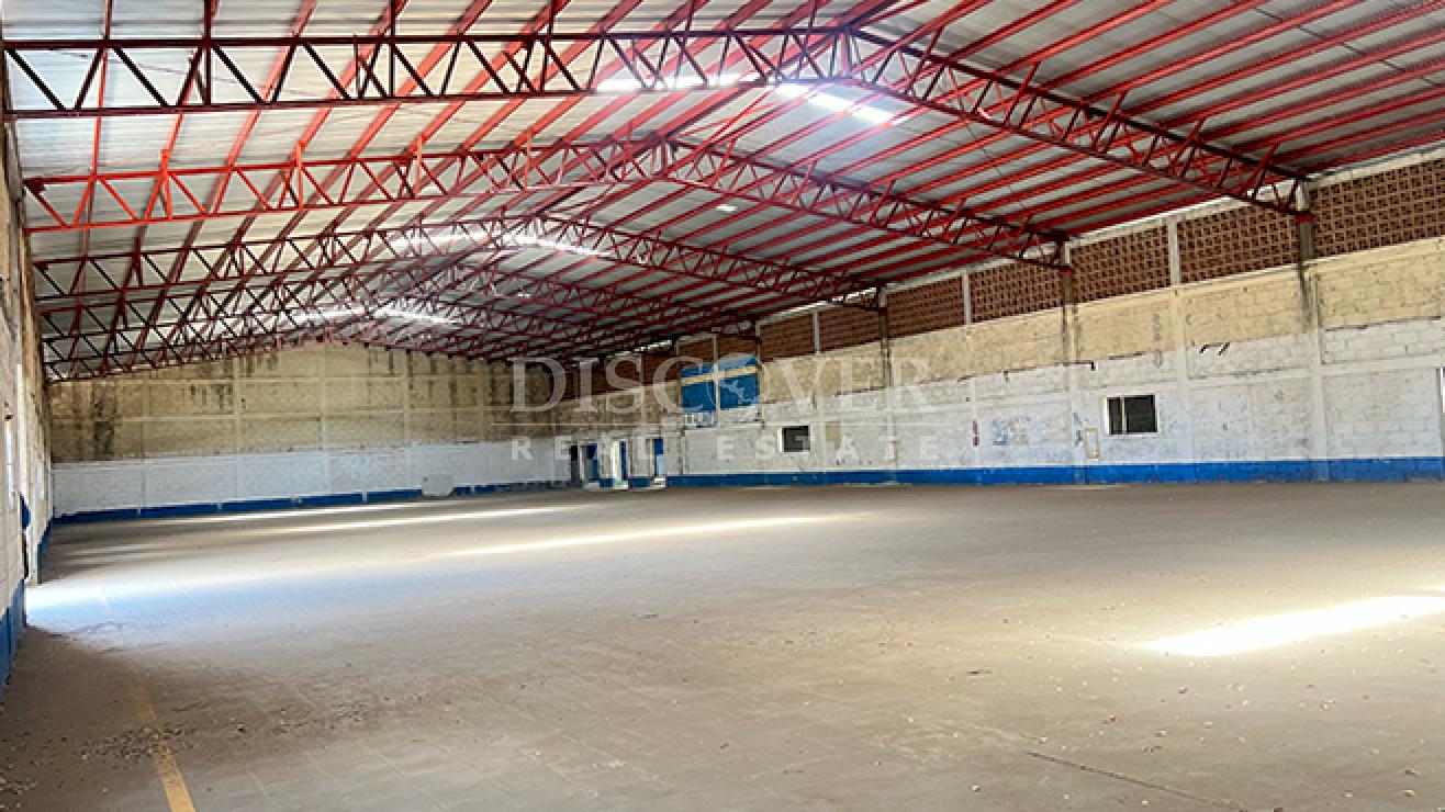 Warehouse with loading dock for rent on Carretera Norte