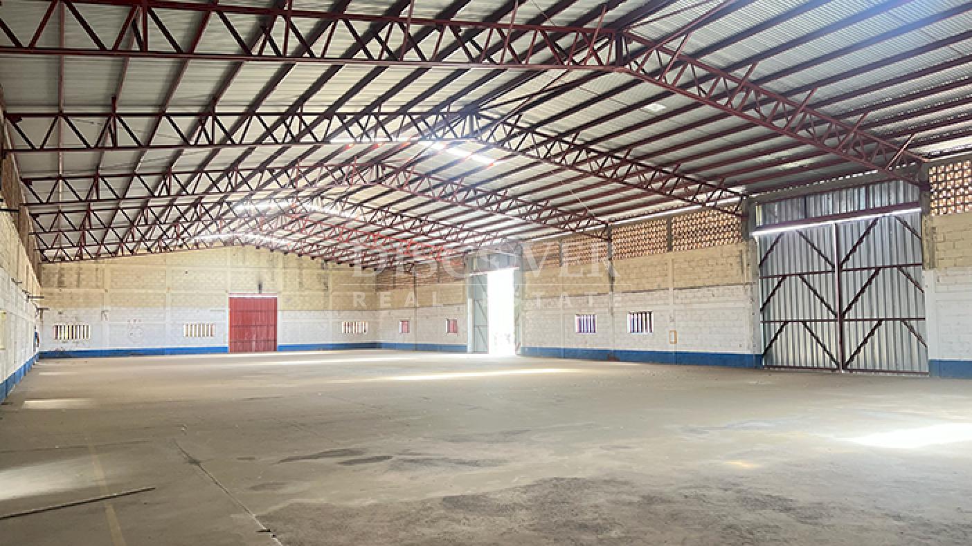 Warehouse with loading dock for rent on Carretera Norte