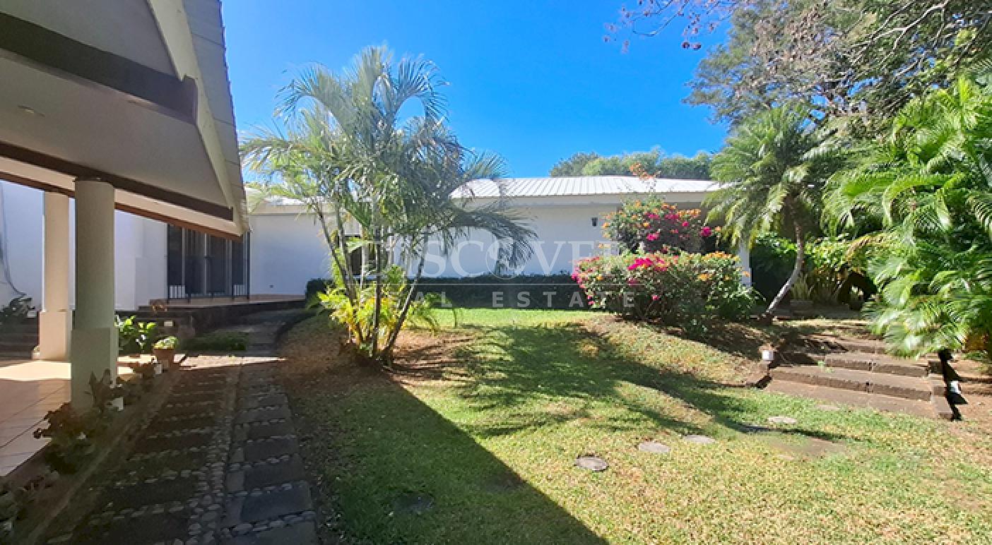 Cozy house for sale on Carretera Sur