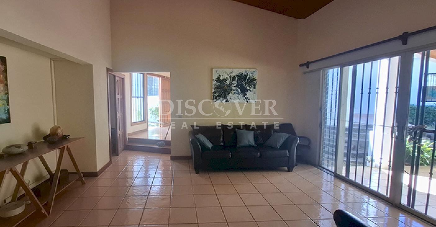  Cozy house for sale on Carretera Sur