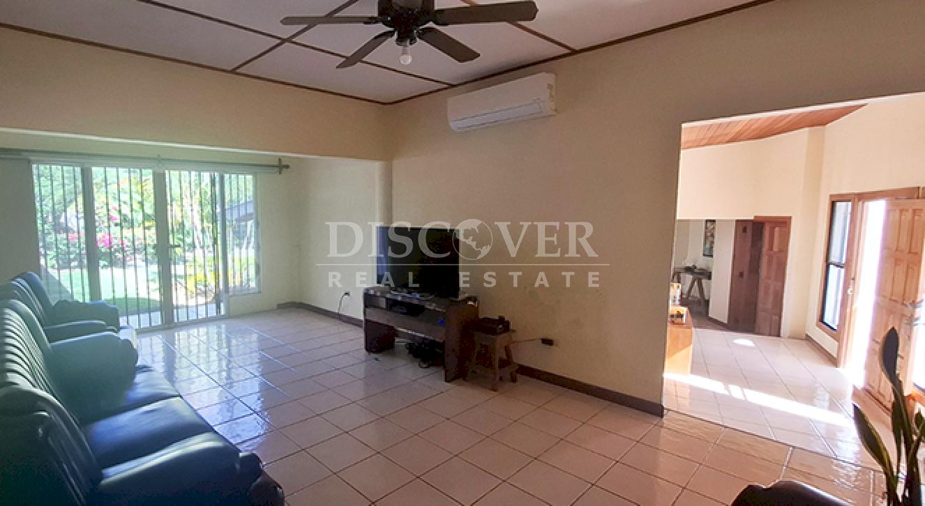  Cozy house for sale on Carretera Sur