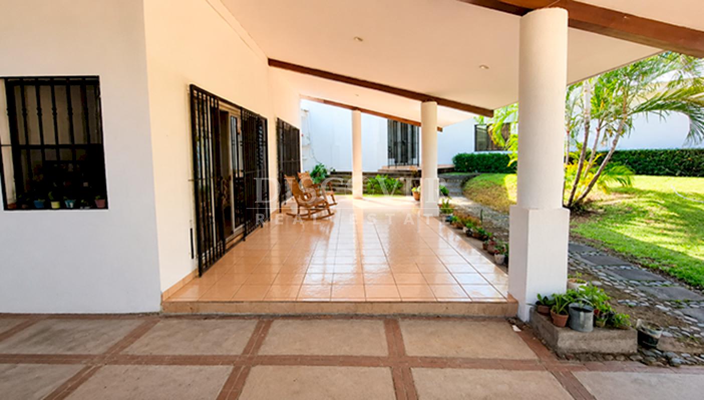  Cozy house for sale on Carretera Sur