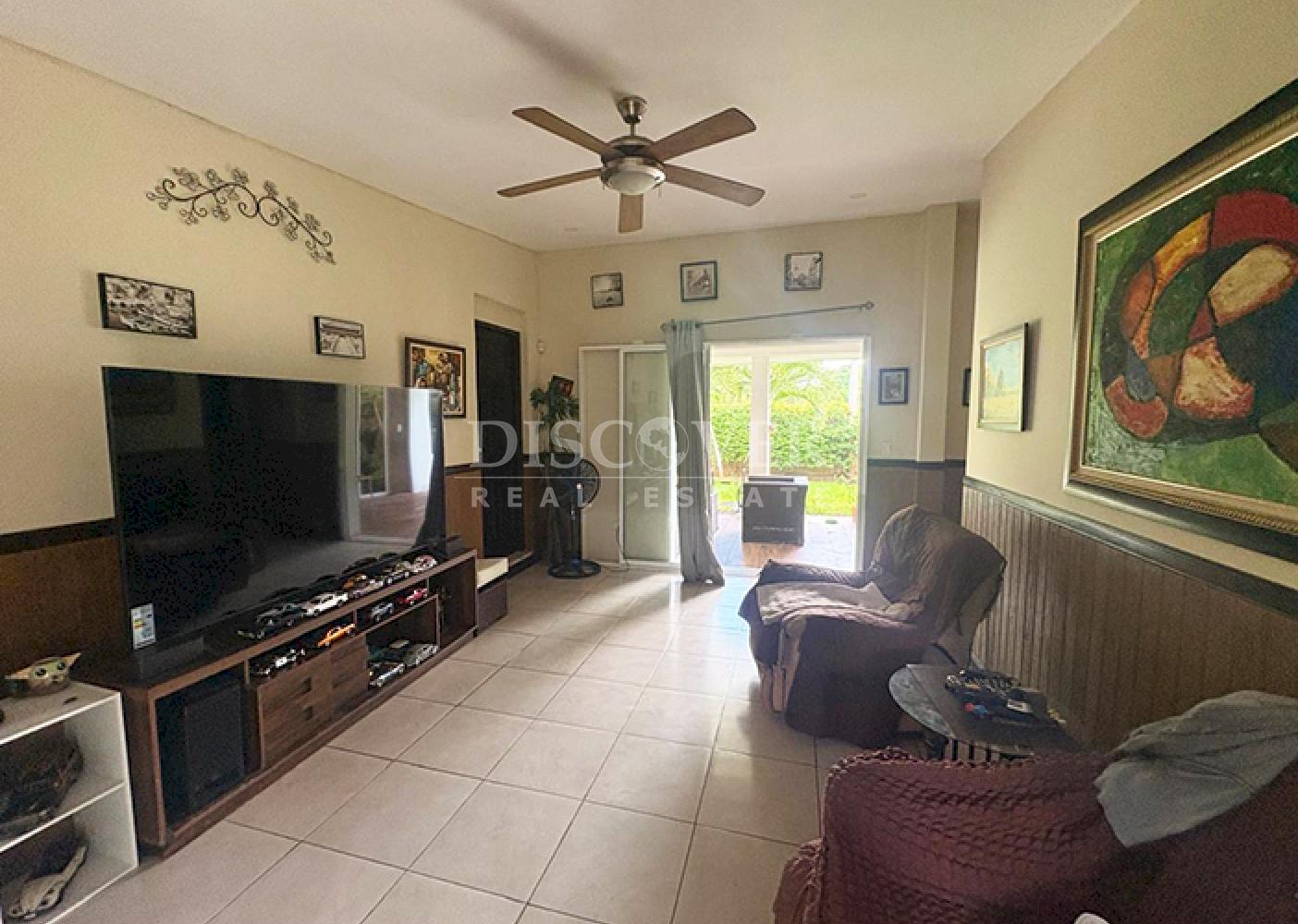  House for sale in a residential neighborhood in Las Colinas