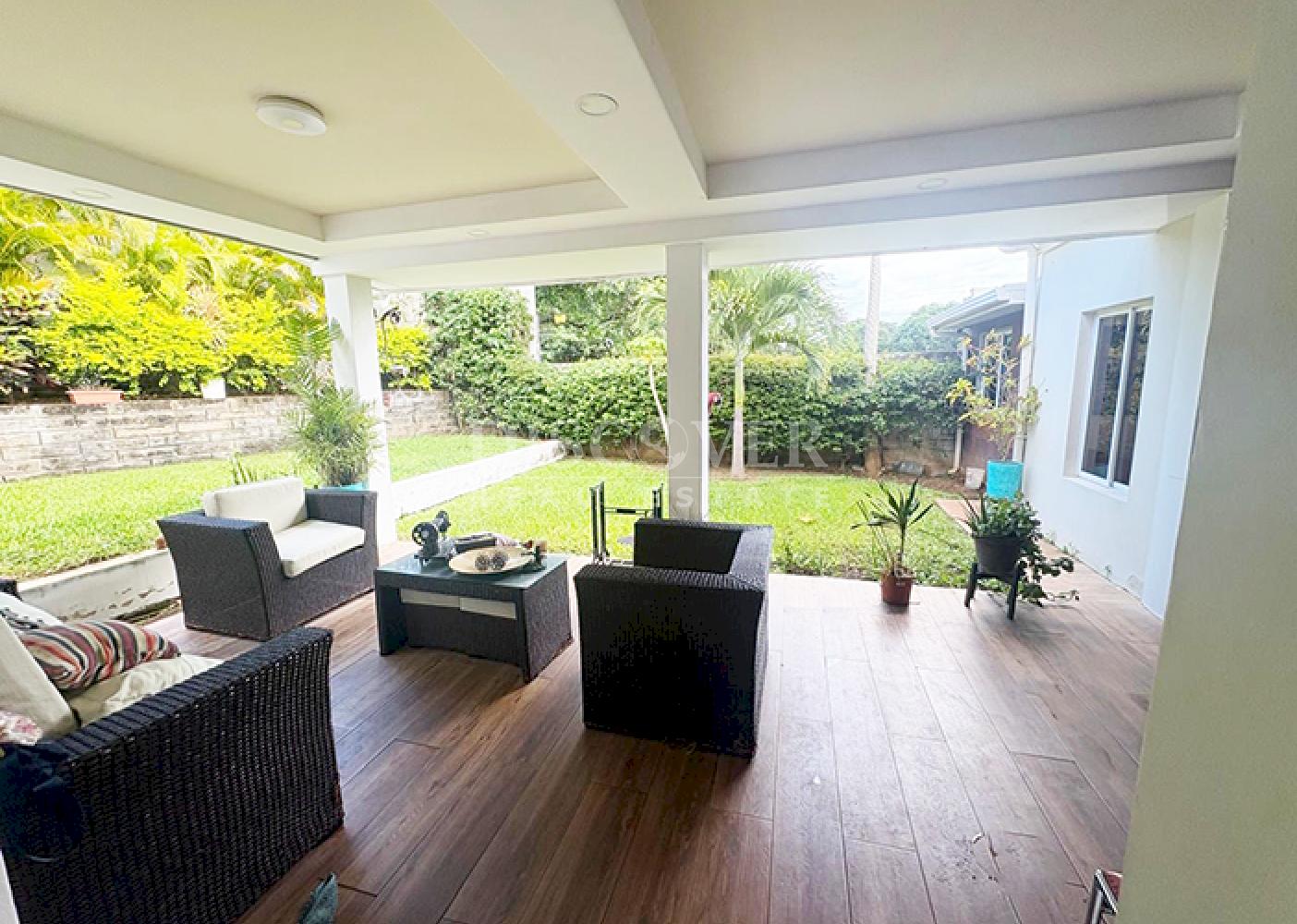  House for sale in a residential neighborhood in Las Colinas