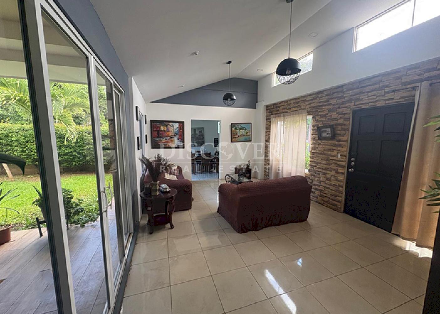  House for sale in a residential neighborhood in Las Colinas
