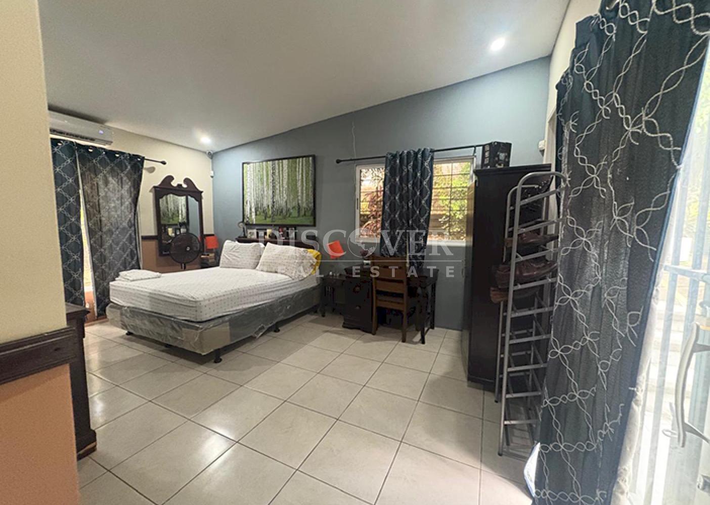  House for sale in a residential neighborhood in Las Colinas