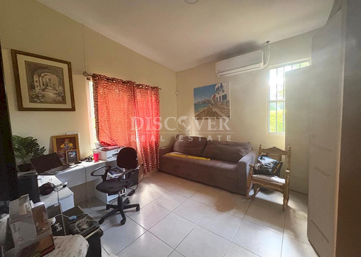  House for sale in a residential neighborhood in Las Colinas