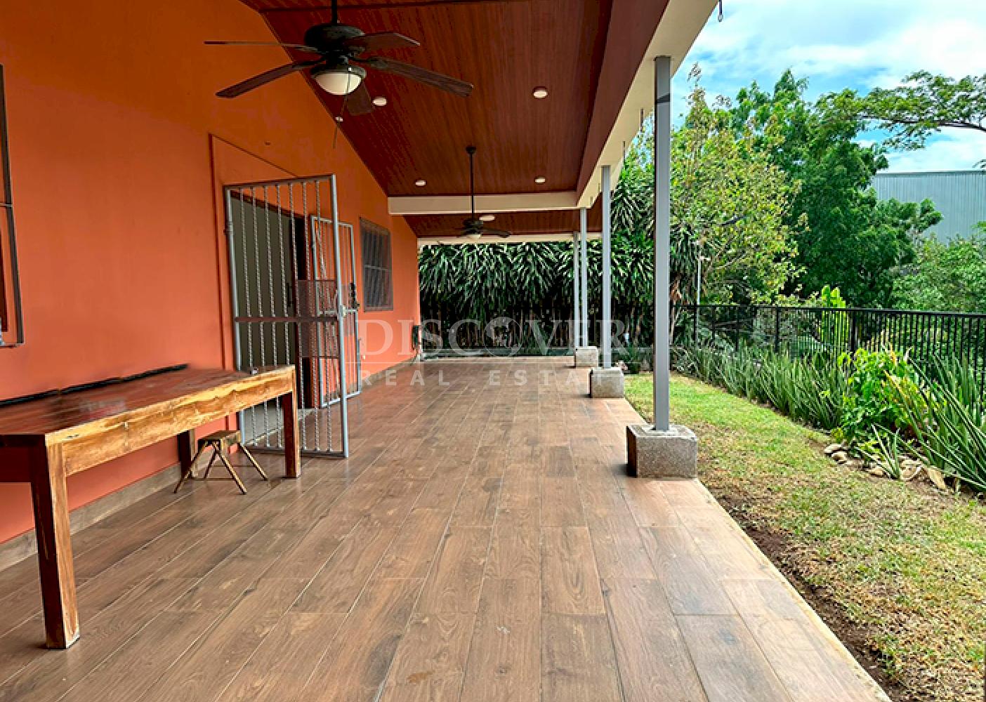 House for sale with spectacular views of the valley on Carretera Sur