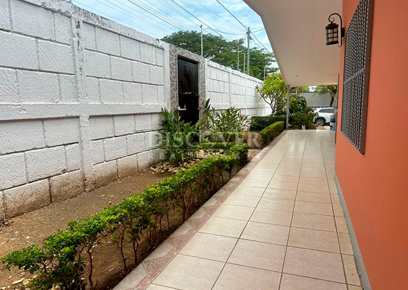 House for sale with spectacular views of the valley on Carretera Sur