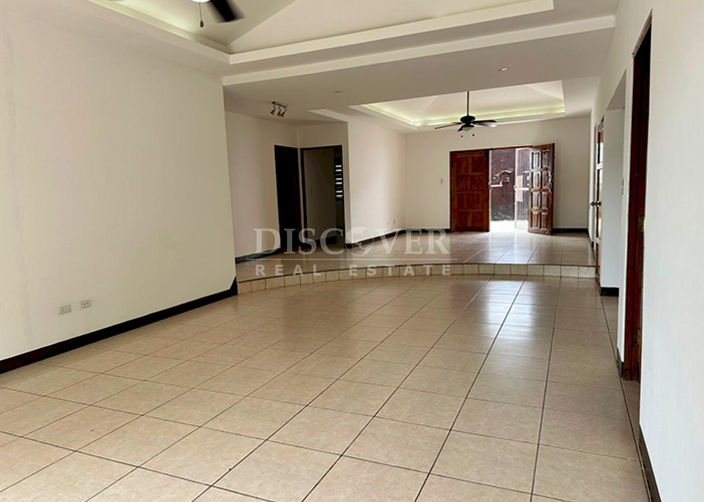 House for sale with spectacular views of the valley on Carretera Sur