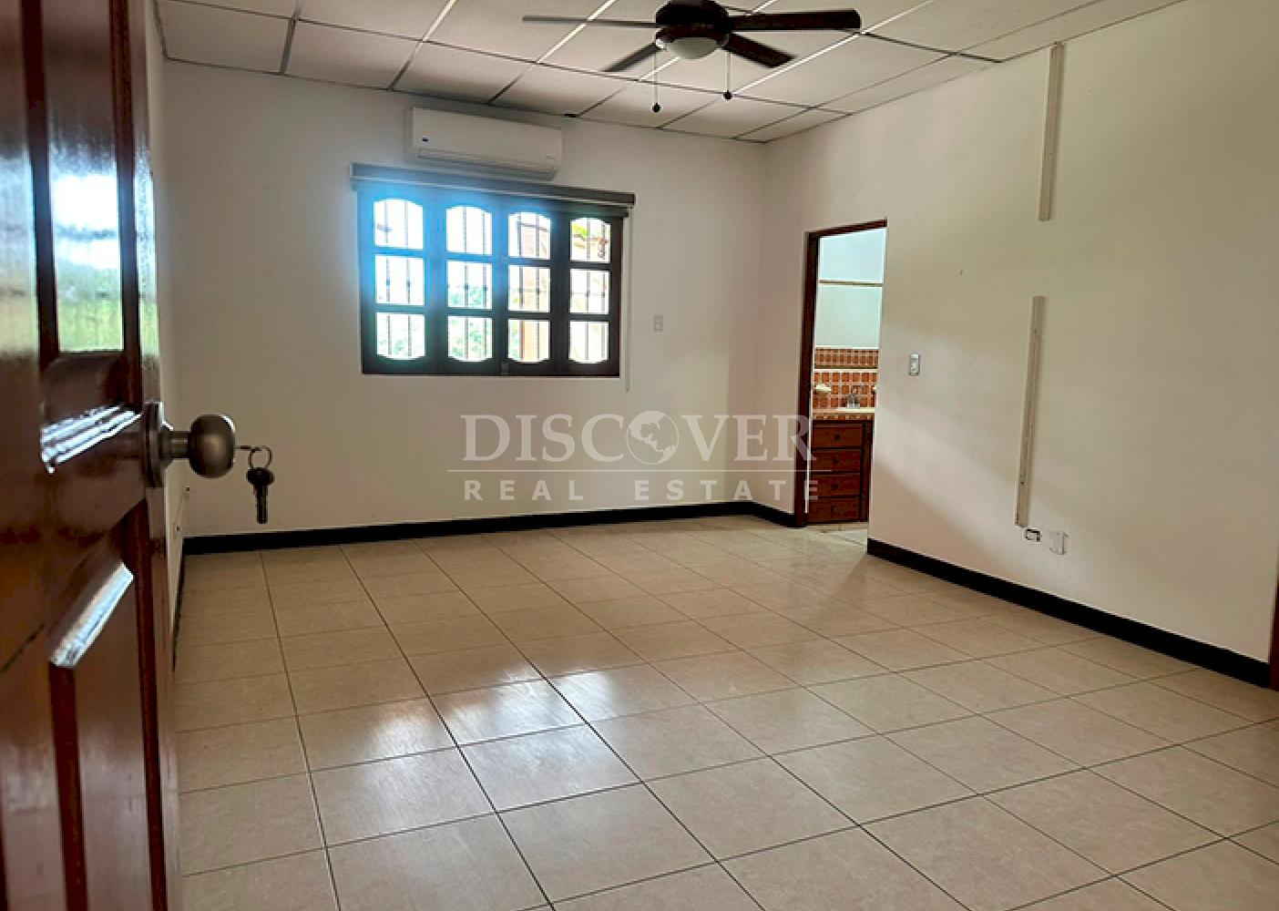 House for sale with spectacular views of the valley on Carretera Sur