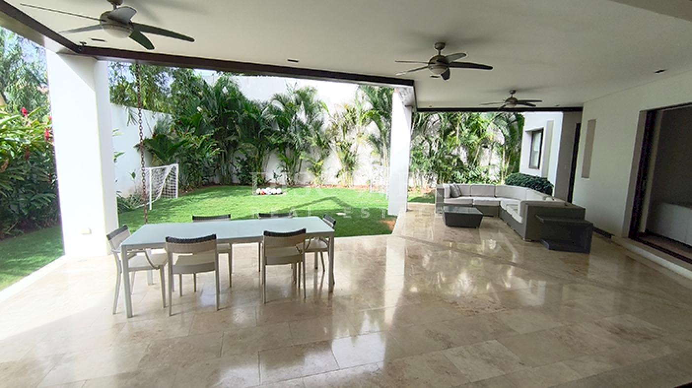  Spacious House for Rent in Santo Domingo