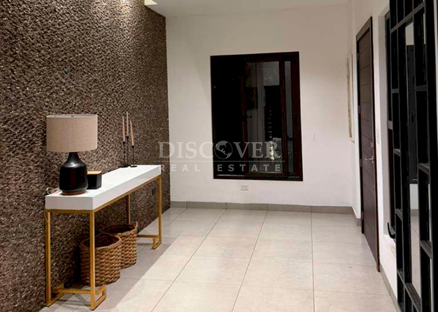  Spacious house for sale on Carretera Sur