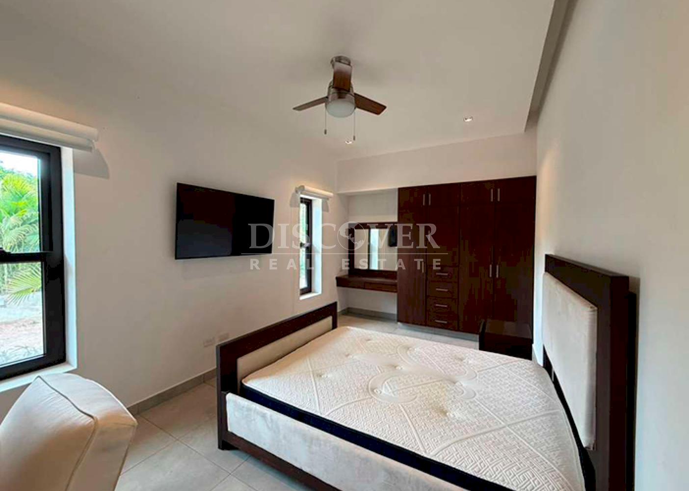  Spacious house for sale on Carretera Sur