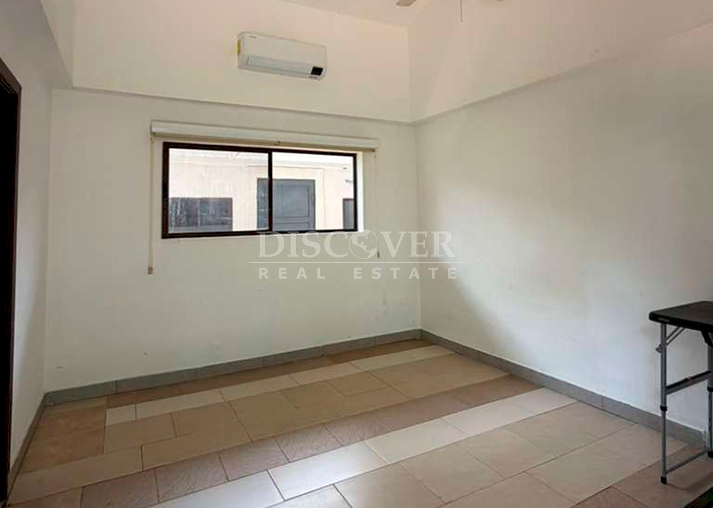  Spacious house for sale on Carretera Sur