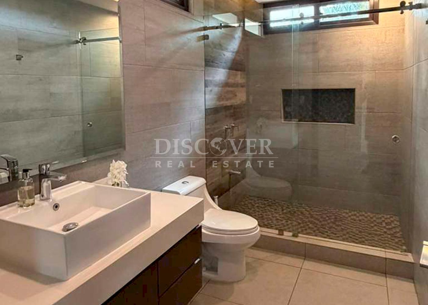  Spacious house for sale on Carretera Sur