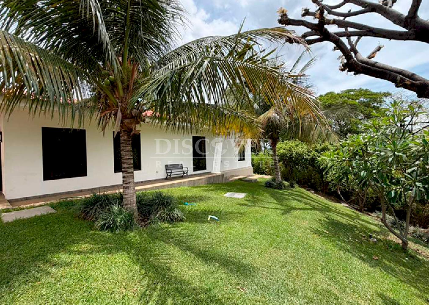  Spacious house for sale on Carretera Sur