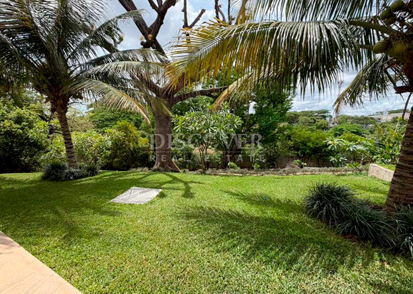  Spacious house for sale on Carretera Sur