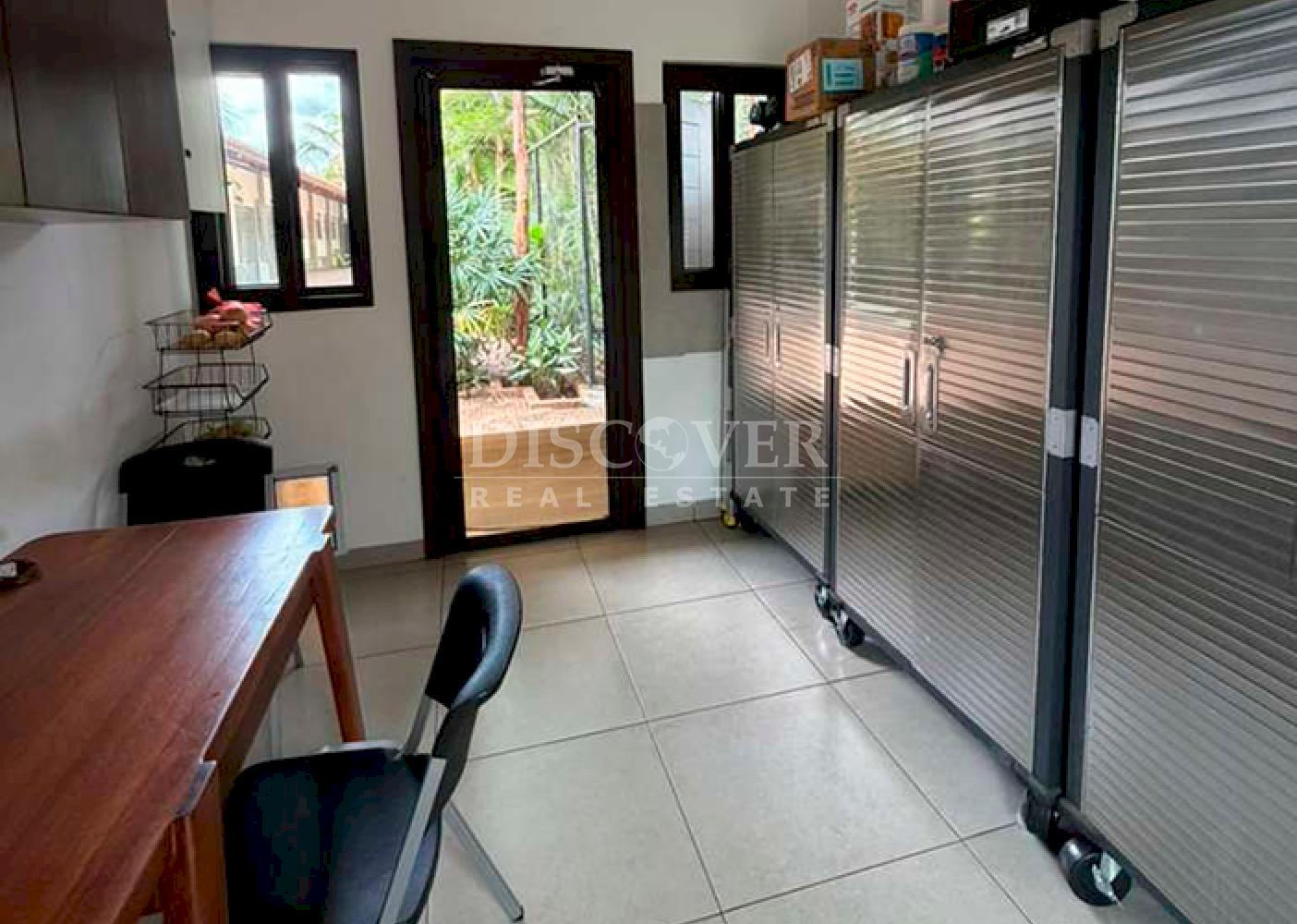  Spacious house for sale on Carretera Sur