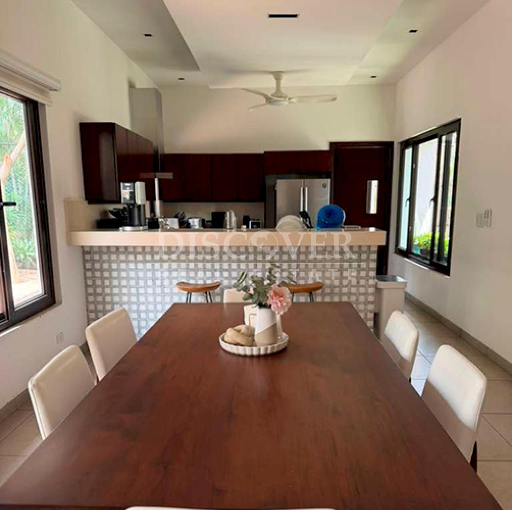  Spacious house for sale on Carretera Sur