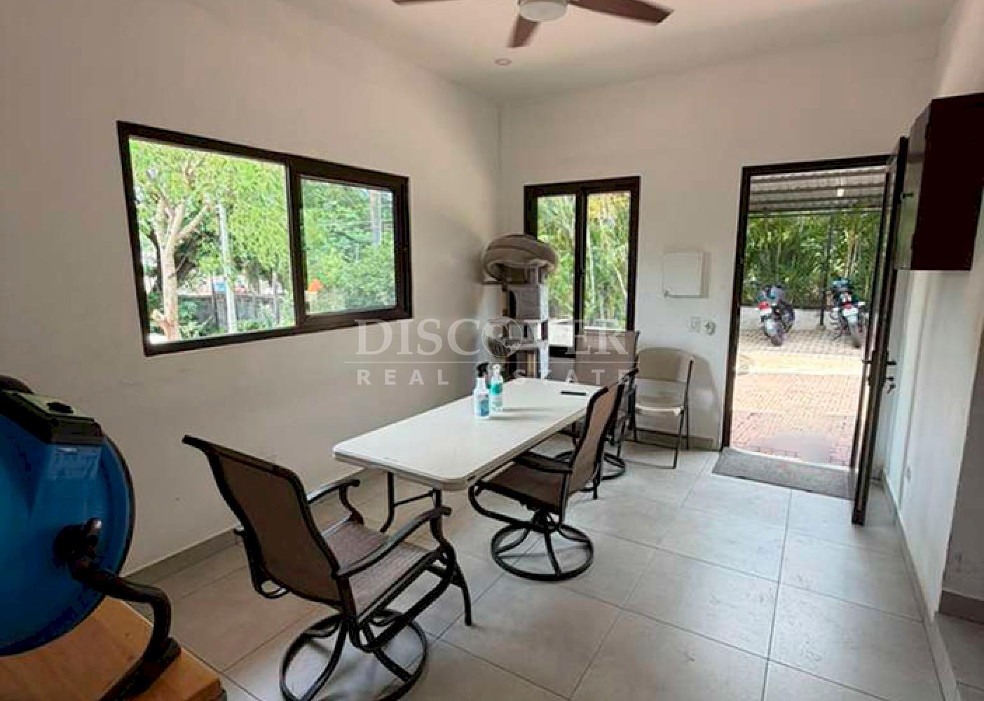  Spacious house for sale on Carretera Sur