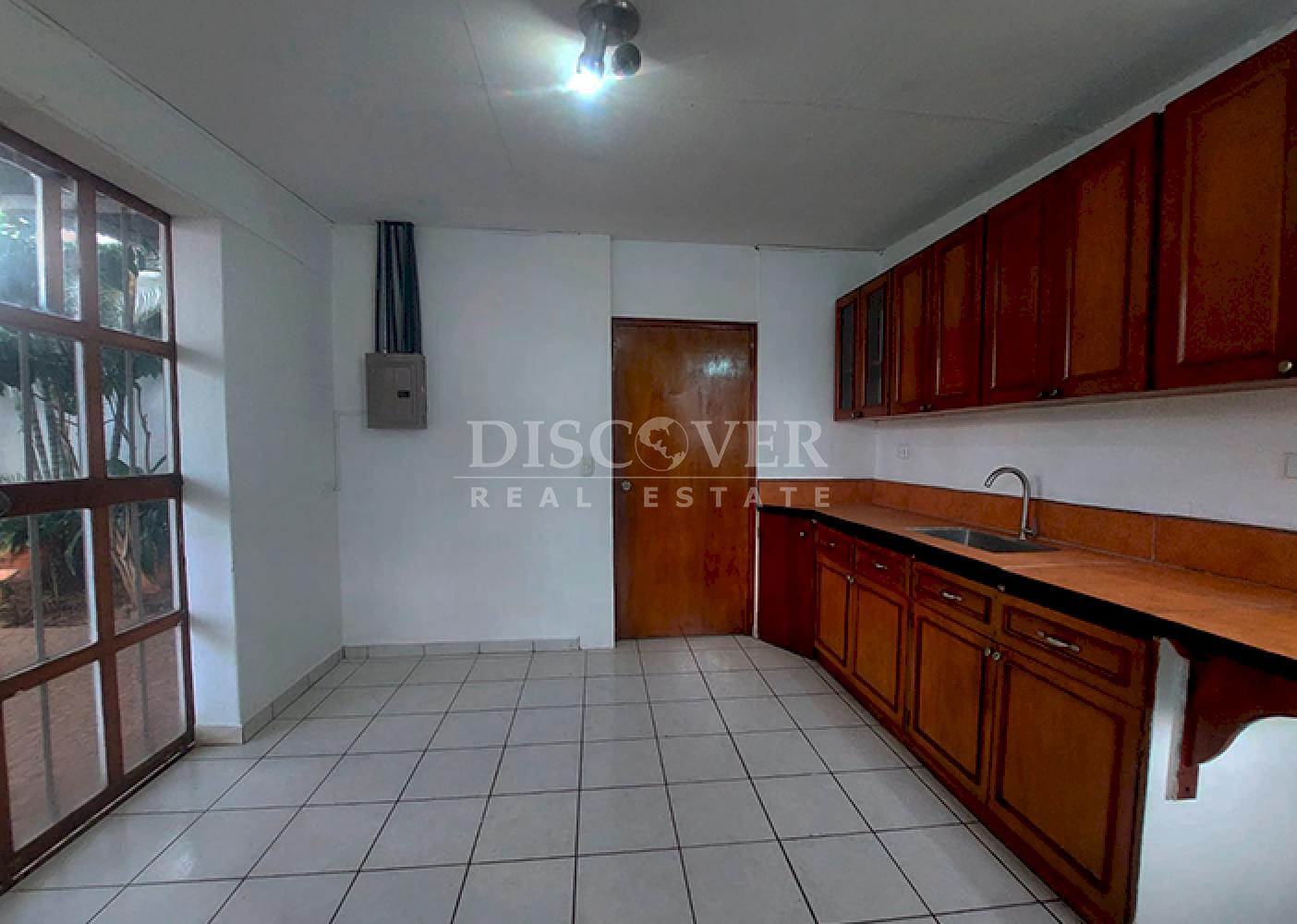  One-story house for rent in Altamira