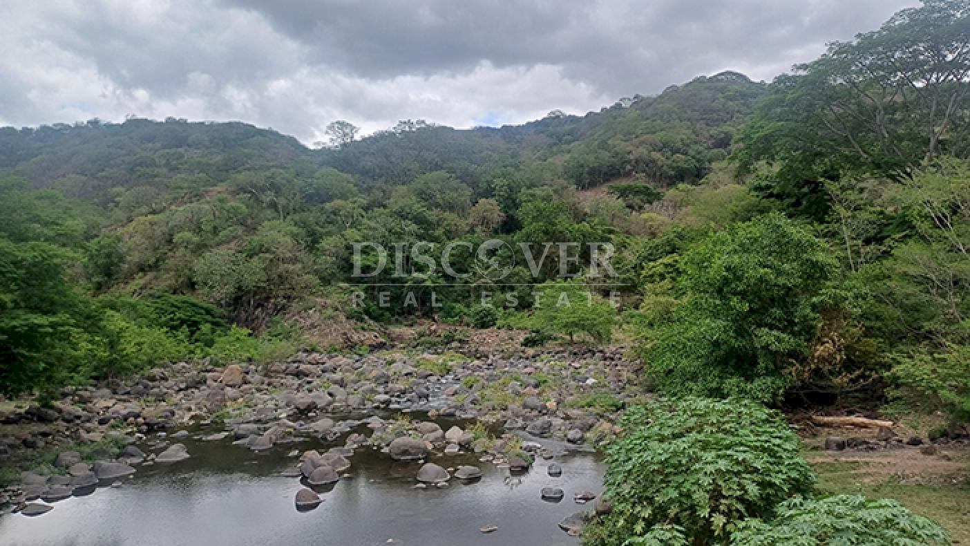 Land bordering a river in Estelí for sale