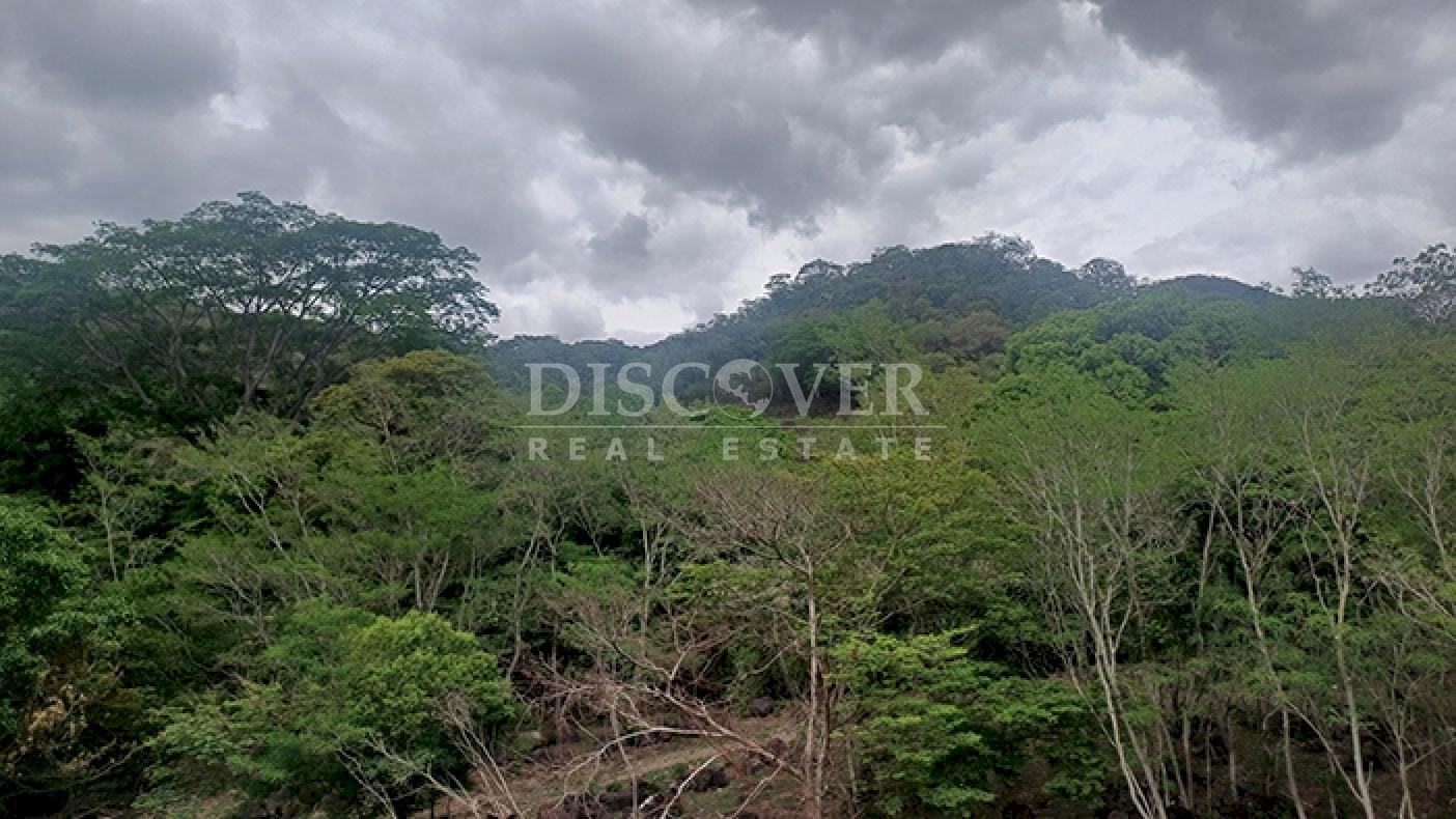 Land bordering a river in Estelí for sale