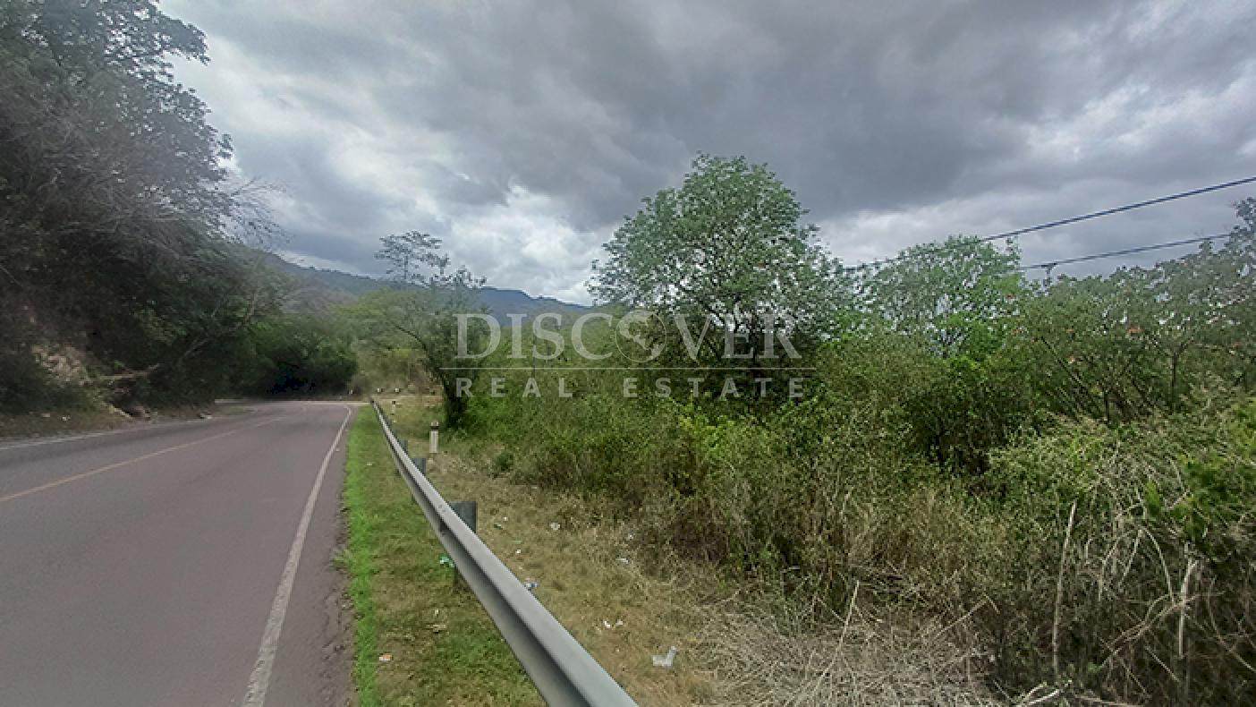 Land bordering a river in Estelí for sale