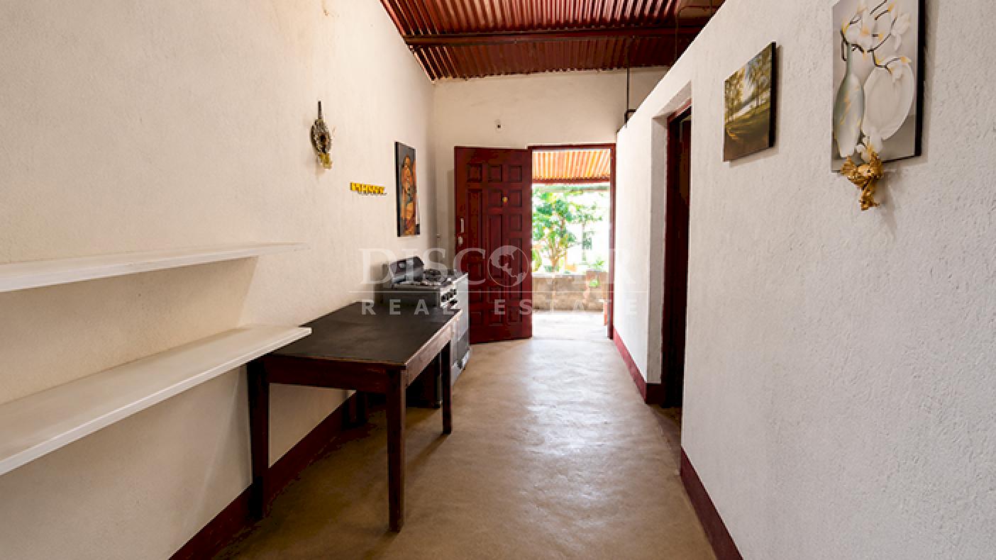 House for sale on the road to Granada