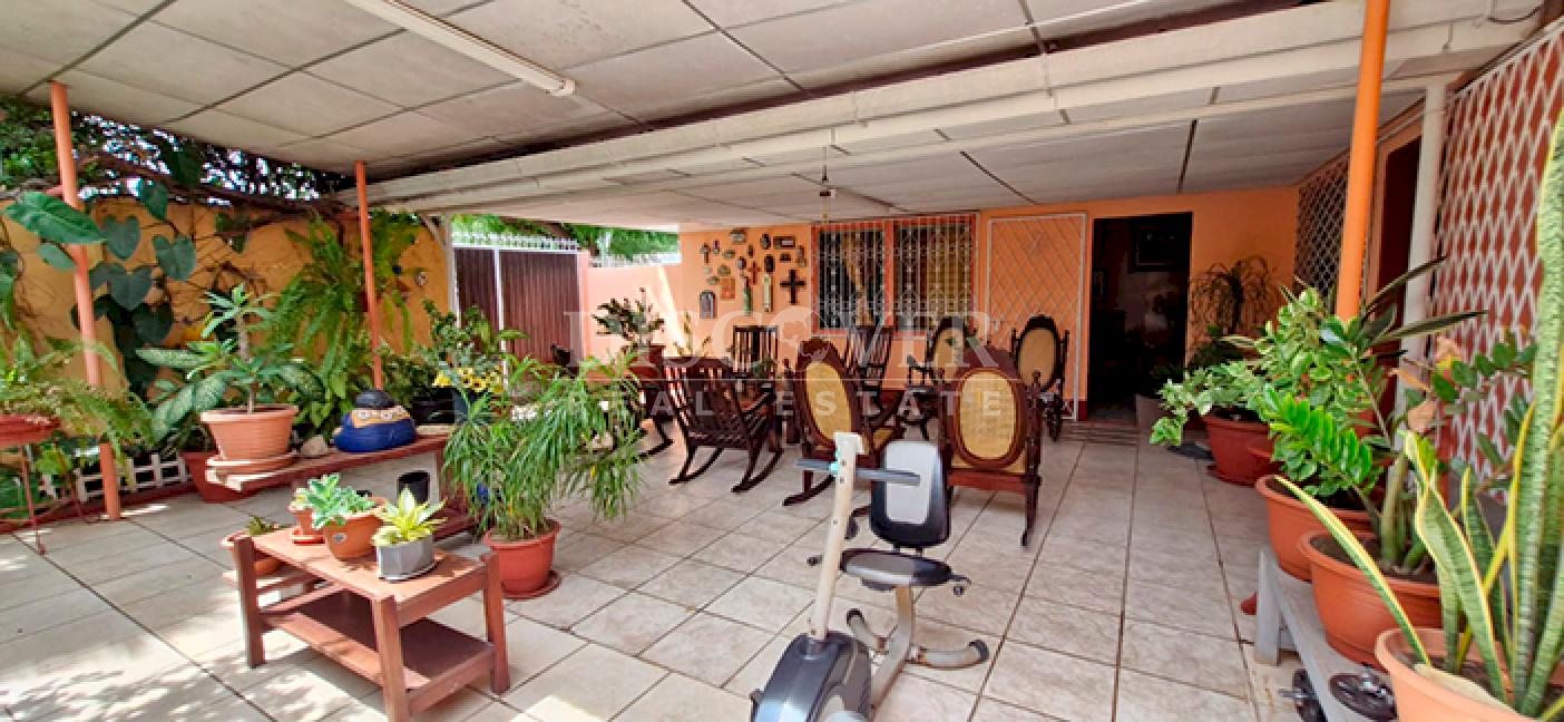  House for sale in a great location in Bolonia