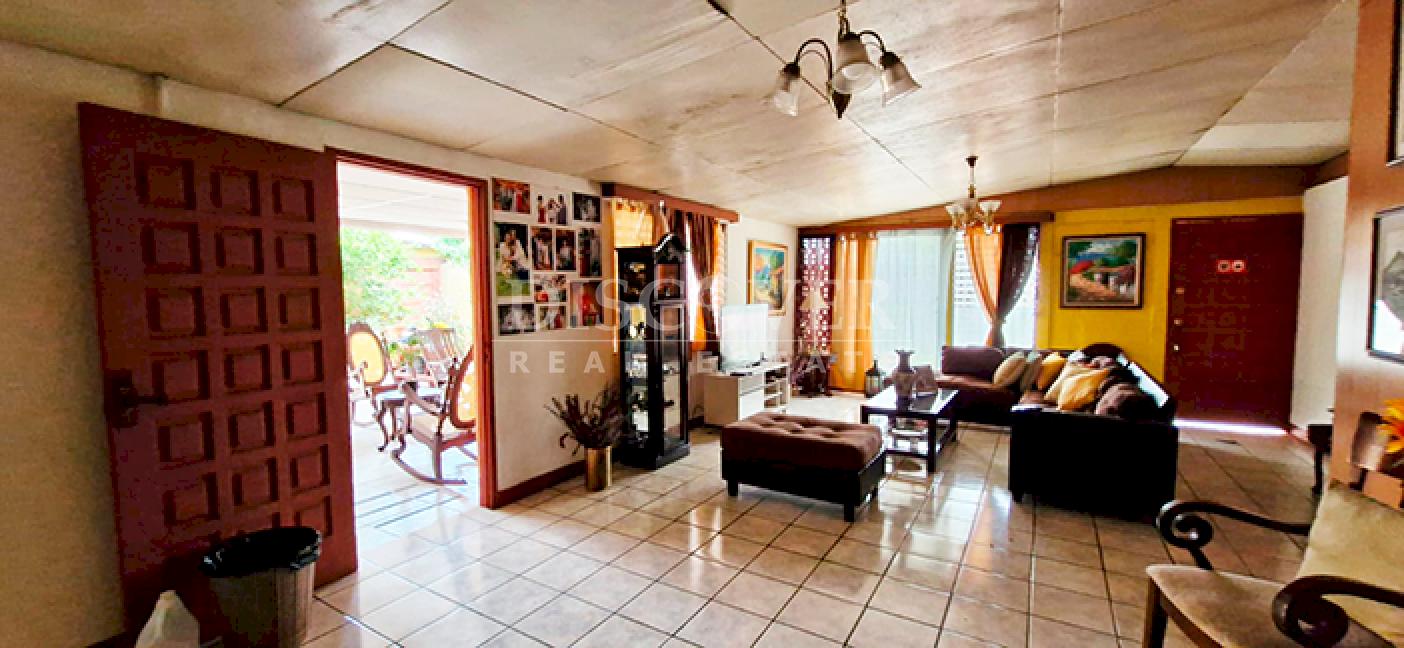  House for sale in a great location in Bolonia