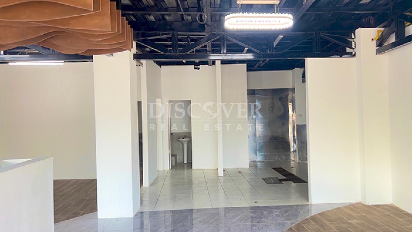 Storefront for rent in a shopping center in Las Colinas