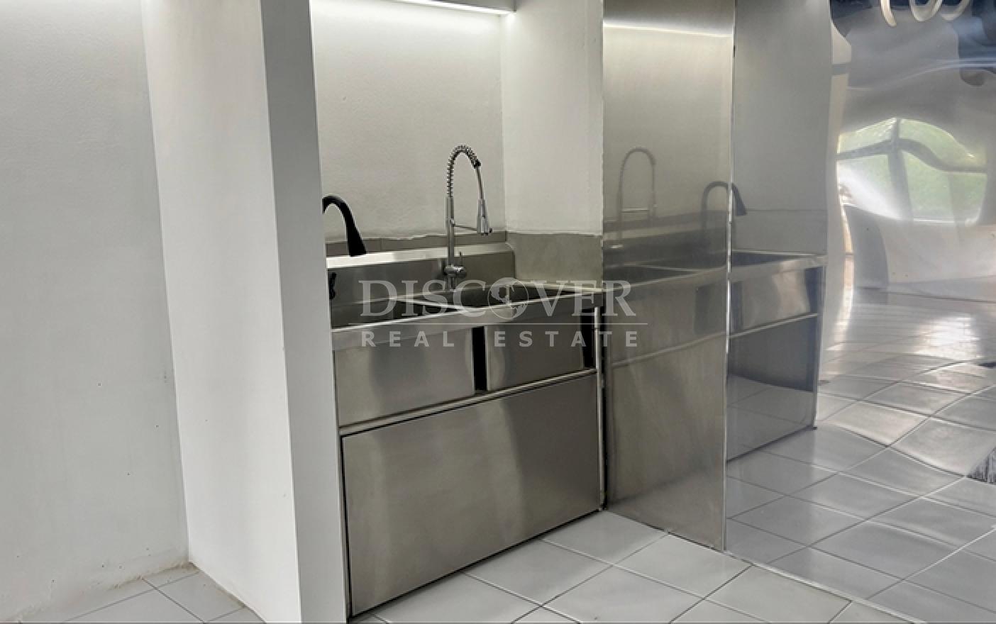 Storefront for rent in a shopping center in Las Colinas