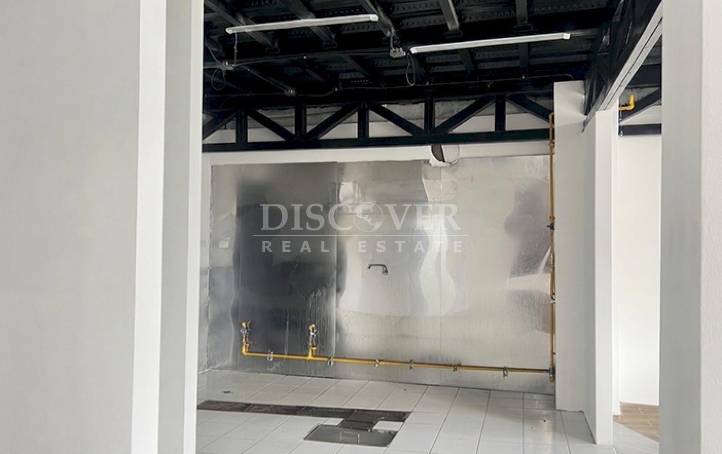 Storefront for rent in a shopping center in Las Colinas