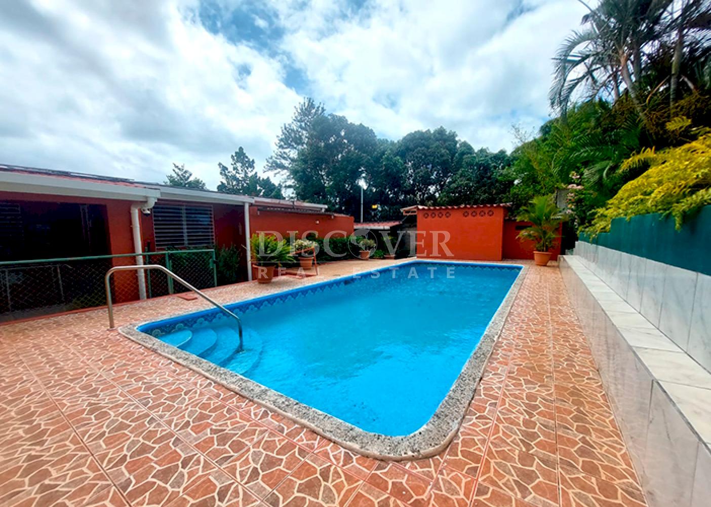  House with a pool for sale on Carretera Sur